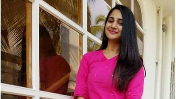 ஒரே ஒரு ஹாய்.. ஒரு ரிப்ளை ப்ளீஸ்.. கெஞ்சும் நெட்டிசன்ஸ்.. கண்டுகொள்ளாமல் கெத்துக்காட்டும் லாஸ்லியா!