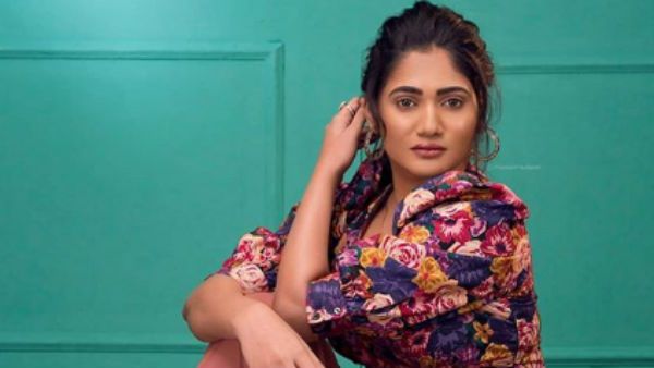 கரகாட்டக்காரன் கனகா மாதிரியே இருக்கீங்க.. ஓவர் மேக்கப்பில் போட்டோ ஷுட் நடத்திய பிக்பாஸ் பிரபலம்!