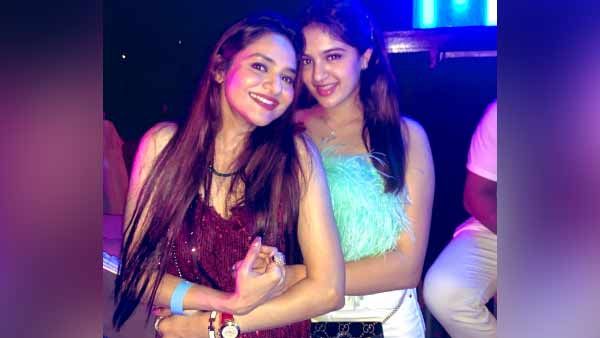 என்னது பொண்ணா.. அக்கா தங்கச்சி மாதிரில்ல இருக்கு.. மணிரத்னம் ஹீரோயின் ரிலீஸ் செய்த மகளின் போட்டோ!