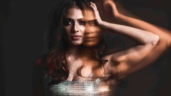 மாஸ்டர் ஃபர்ஸ்ட் லுக் பாணியில் மாளவிகா மோகனன்.. தீயாய் பரவும் போட்டோ!