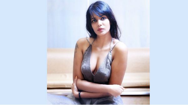 நீங்க அதை போடலையா.. மீரா மிதுனின் அப்பட்டமான அந்த போட்டோவை பார்த்து நெட்டிசன்ஸ் கேட்ட கேள்வி!