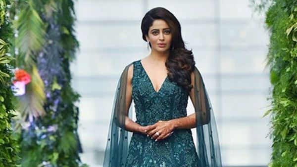 நானே விர்ஜின் இல்ல.. அவரபத்தி ஏன் பேசனும் புதிதாய் திருமணம் முடித்த பிரபல நடிகை போட்ட புதிய குண்டு!