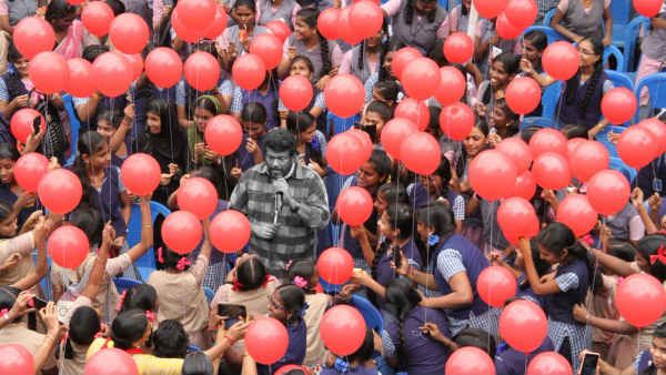 2020 குழந்தைகளுடன் புத்தாண்டு கொண்டாட்டம்.. அடுத்த பட அறிவிப்பு.. வாழ்கிறார் பார்த்திபன்!