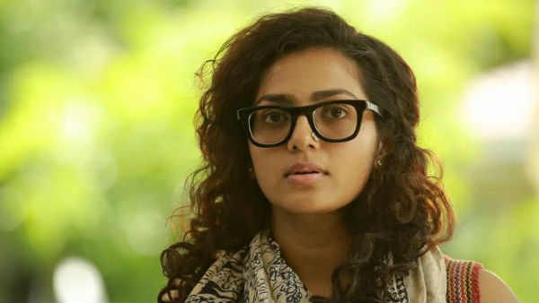 மீடூவில் புகார் கூறியதால் சினிமாவில் ஒதுக்கப்பட்ட பிரபல நடிகை.. புதிய அவதாரம்.. அதிரடி முடிவு!