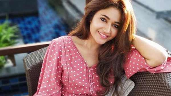 அரண்மனை 3 படத்தில் இந்த ஹீரோயினும் இருக்காராம்... பேயாக விரட்டுவாரா? கிளாமராக மிரட்டுவாரா?