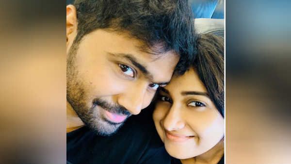 இவர்தான் காதலரா.. நெருக்கமான போட்டோ.. காதல் ரசம் சொட்ட சொட்ட கவிதை.. கலக்கும் பிரியா பவானிசங்கர்!