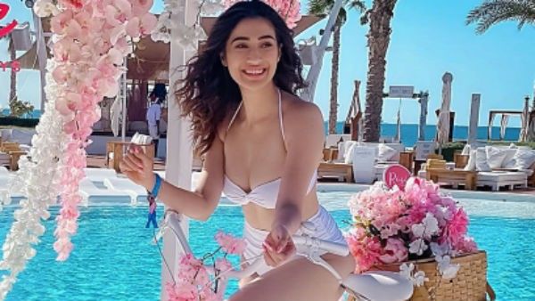 அந்த சைக்கிள் சீட்டா இருந்திருந்தா... ராய் லட்சுமியின் பிகினி அட்டாக்... ஒவராக வழியும் ரசிகர்கள்