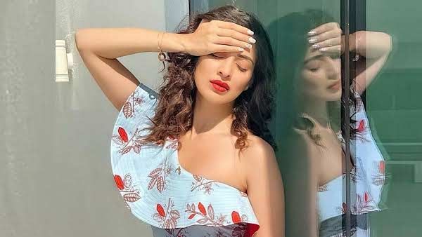 ஹீரோயின்கள் காஜல், தமன்னா, சமந்தா வரிசையில்... இப்போது களத்தில் இறங்கினார் ராய் லட்சுமியும்