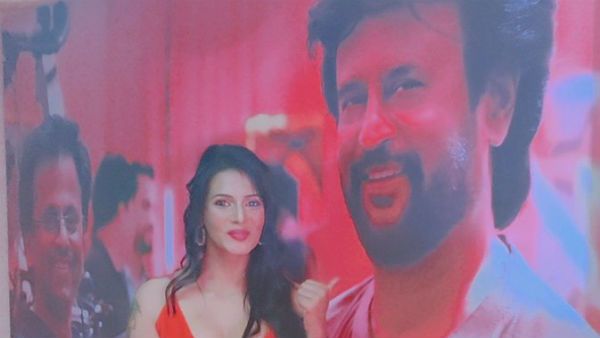 அவர் போருக்கு தயாராகிவிட்டார்.. கவரச்சி உடையில் ரஜினிகாந்துக்கு ஆதரவு தெரிவித்த சர்ச்சை நடிகை!