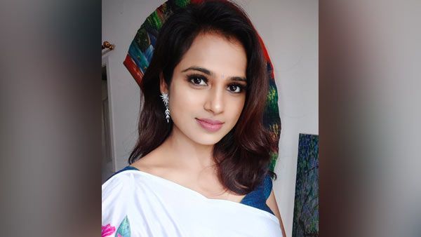 ச்சே.. இந்த பல் வரிசை மட்டும் அழகா இருந்திருந்தா இந்நேரம் கோலிவுட்ல தேடப்படுற ஆளா இருந்திருப்பீங்க!