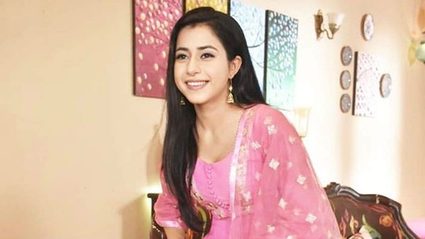 மின் விசிறியில் துப்பாட்டாவால் தூக்குப் போட்டு சீரியல் நடிகை திடீர் தற்கொலை... நடிகைகள் அதிர்ச்சி