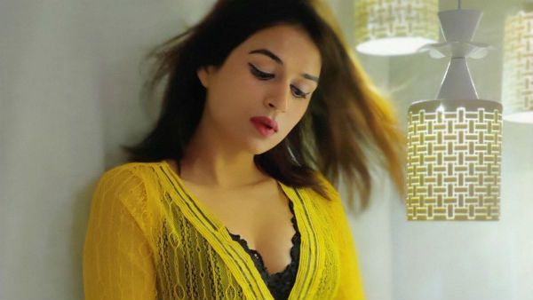 வாவ்.. பால் போல மேனிம்பாங்களே அது இதுதானா.. நடிகையின் அசரடிக்கும் போட்டோ.. ஜொள்ளு விடும் ஃபேன்ஸ்!