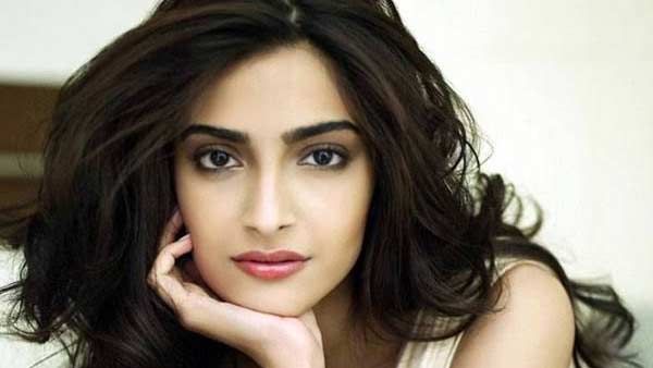 உபர் டாக்ஸியில் சோனம் கபூருக்கு நடந்த கொடுமை.. ட்வீட் போட்டு ரசிகர்களை அலர்ட் செய்தார்!