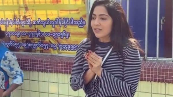 தொடை தெரிய அரைகுறை ஆடையில் கோவிலில் வழிபட்ட பிரபல டிவி தொகுப்பாளினி.. திட்டித்தீர்த்த நெட்டிசன்ஸ்!