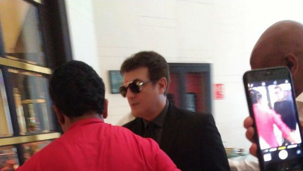 அடிபட்டுடிச்சுன்னு சொன்னாங்க.. லீலா பேலஸில் அஜித்.. வைரலாகும் வீடியோ.. வலிமை இரண்டாவது லுக் இதுதானா?