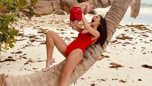 28 வயசு.. டூ பீஸில் டான்ஸ்.. கூடவே மழை.. செம கிப்ட்.. ஹேப்பி பர்த் டே எமி.. சூப்பர் போஸ்ட்!