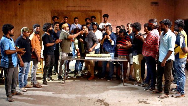 அருண் விஜய்யின் சில்வர் ஜூப்ளி.. சினம் ஷூட்டிங்கில் கேக் வெட்டி கொண்டாட்டம்