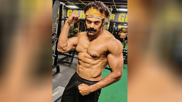 அங்கே அங்கே வீங்கிய உடல்.. எல்லாம் ஸ்டெராய்டு.. ஆர்யாவின் புதிய தோற்றம்.. அதிர்ச்சி தரும் பின்னணி!