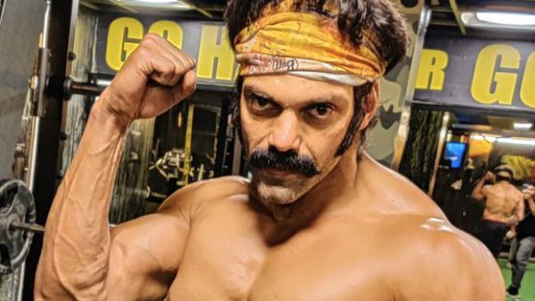 7 மாசம்.. தினமும் 6 மணி நேரம்.. ஆர்யாவின் முரட்டுத் தனமான சிக்ஸ்பேக்கு பின்னாடி இவ்ளோ உழைப்பா?