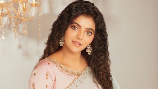 சூனியக்காரி மாதிரியே இருக்கியேமா.. புது ஹேர்ஸ்டைலில் போட்டோ போட்ட அதுல்யா.. கலாய்க்கும் நெட்டிசன்ஸ்!