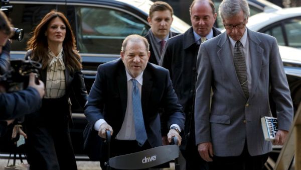 பாலியல் வழக்கில் ஹார்வி வெயின்ஸ்டீன் குற்றவாளி.. அறிவிச்சதுமே நெஞ்சுவலி.. ஹாலிவுட்லயும் நம்ம ஸ்டைல்