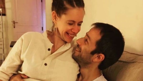 தாலிகட்டாமல் காதலனுடன் வாழ்ந்த நடிகை அம்மா ஆனார்... அழகான பெண் குழந்தை பிறந்தது