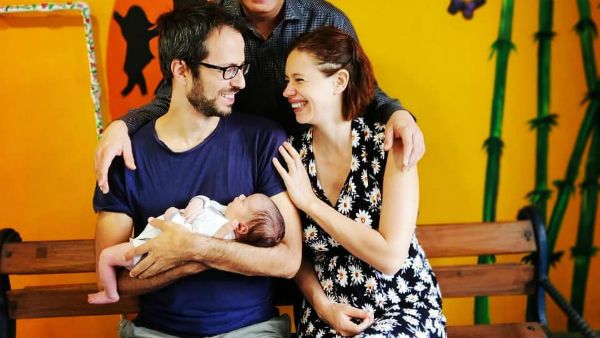 பாப்பா போட்டோவை வெளியிட்ட, தாலிகட்டாமல் குழந்தை பெற்ற நடிகை... என்ன பெயர் வச்சிருக்கார் பாருங்க!