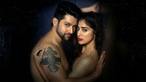 வெப் சீரிஸில் ராய் லக்ஷ்மி.. போஸ்டரே தாறுமாறா இருக்கே.. ஏப்ரல்ல டெம்ப்ரேட்சர் ஏறப்போகுதாம்!