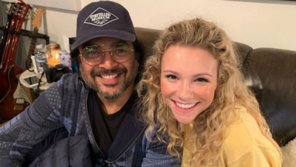 இந்த ஃபாரின் பிரபலத்துடன் மாதவன் என்ன பண்றாரு? இருக்கு ரசிகர்களுக்கு செம ட்ரீட் இருக்கு!