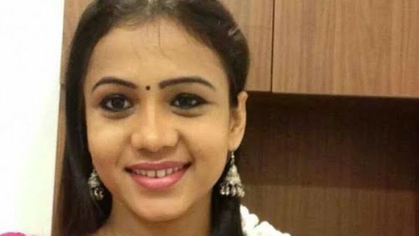 ஹய்யோ.. நா மிஸ் இல்லப்பா.. மிஸ்ஸஸ் மணிமேகலை..கல்லூரி விழாவில் கலகல!