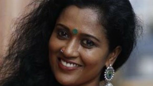 'தப்போ ரைட்டோ என்கிட்டயே பேசுங்க...' பேஸ்புக்கில் அதிரடியாக போன் நம்பர் வெளியிட்ட பிக்பாஸ் நடிகை!