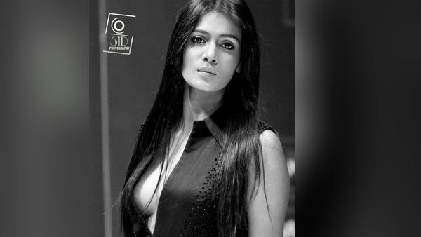 நோ பிரா.. நோ பட்டன்.. மொத்த முன்னழகையும் காட்டிய பிக்பாஸ் பிரபலம்.. பச்சையாக கேட்ட நெட்டிசன்ஸ்!