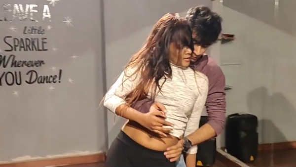 கண்ட இடங்களில் கை வைத்த இளைஞர்.. தொப்புள் தெரிய மீரா மிதுனின் செக்ஸி ஆட்டம்.. தீயாய் பரவும் வீடியோ!