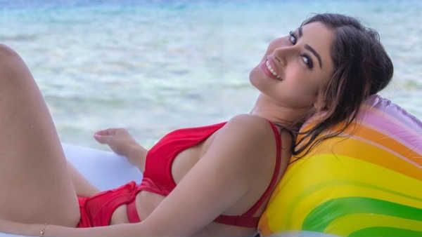 ஆஹா, ஓவர் செக்ஸியால்ல இருக்கு...எங்க போய் முடியும்னு தெரியலயே... அடுத்த அட்டாக்கை ஆரம்பித்த நடிகை