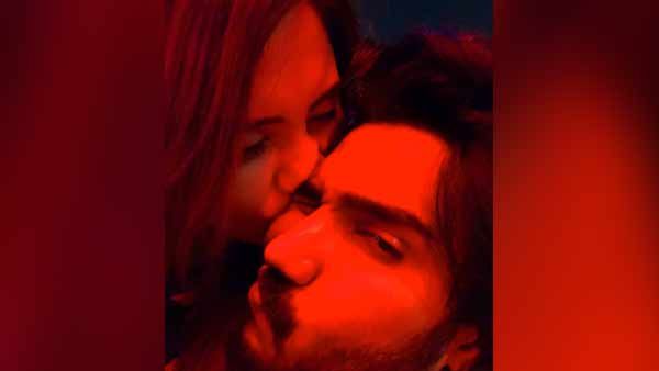 ஓ கதை அப்டி போகுதோ.. அப்போ அவங்க வாழ்க்கை.. காதலியுடன் ஜாலி பண்ணும் நடிகரை வெளுக்கும் நெட்டிசன்ஸ்!