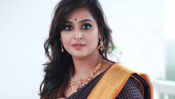 நடிகை ரம்யா நம்பீசன் சத்தம் போடாமல் இயக்கிய படம்... காதலர் தினத்தன்று ரிலீஸ் ஆகிறது