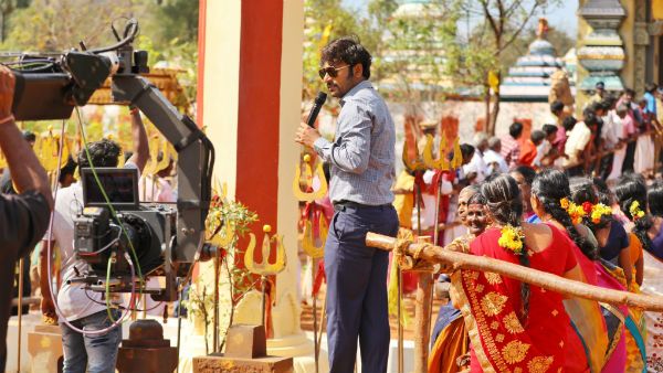 எல்கேஜிக்கு ஒரு வயசாச்சு.. சத்தியமா சொல்றேன், மூக்குத்தி அம்மன் வேற லெவல்ல இருக்கும்.. ஆர்ஜே.பாலாஜி