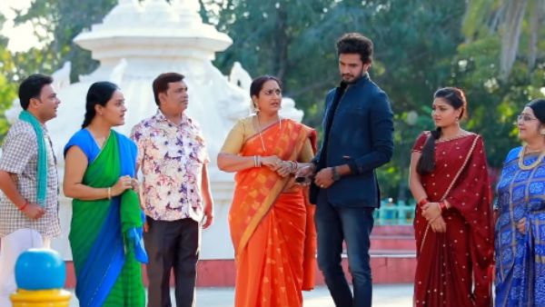 Roja Serial: கிரேசி டைம் வினோதினி... திரும்ப வந்துட்டாங்க!