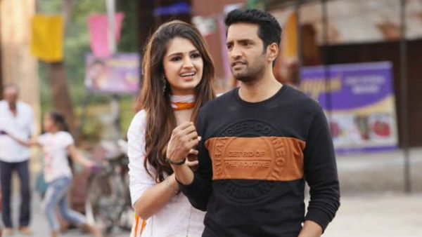 காமெடி 'பிஸ்கோத்'தில் சந்தானம் போட்ட டிஷ்யூம் ஸ்டைல் ஃபைட்... 80-கள் லுக்கில் இது வேற லெவலாம்!