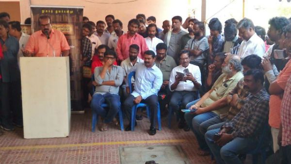 தமிழ் சினிமாவில் மட்டும் ஏன் இப்படி நடக்கிறது.. பாலுமகேந்திரா நினைவு நாள்.. சீமான் அதிரடி பேச்சு!