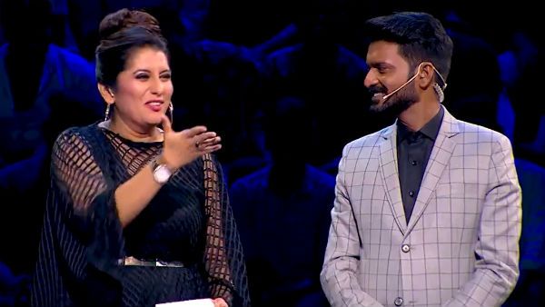 சட்டவட்டமா உட்கார்ந்து பிரியங்கா கலந்துக்கட்டி அடிக்கறாங்க.. இட்லியை !