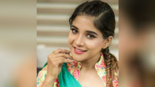 சாக்ஷிம்மா.. இது என்ன டிரெஸ்.. பாவாடை கட்டிதான் புடவை கட்டணும்.. எதையுமே மறைக்கல.. எல்லாமே தெரியுதே!