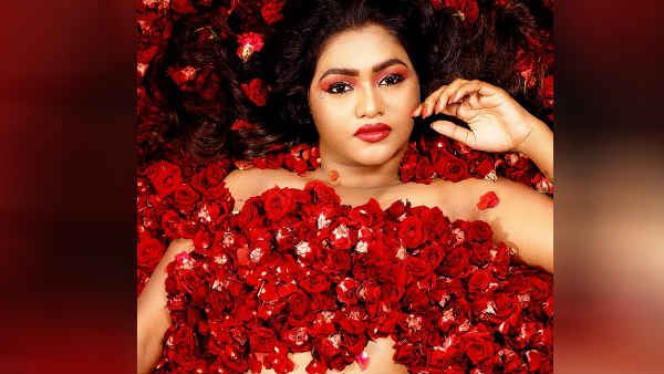 என்னம்மா இப்படி ஆயிட்டிங்க.. ஷாலு ஷம்முவின் உச்சக்கட்ட கவர்ச்சி.. ஒரு துணியையும் காணோம்!