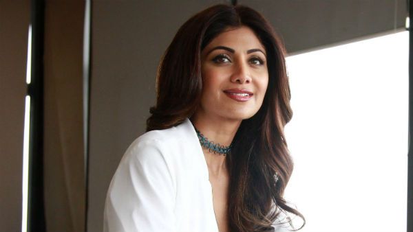 சோசியல் மீடியாவில் இருந்து வெளியேறிய பிரபல நடிகை... இதெல்லாம் ஒரு காரணமா?