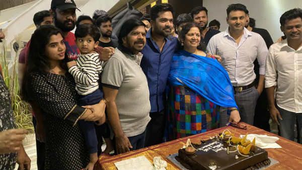 நடிகர் சிம்புவுக்கு பிறந்தநாள்.. ரகம் ரகமாக ட்ரென்ட்டாகும் ஹேஷ்டேக்ஸ்.. தெறிக்கும் டிவிட்டர்!