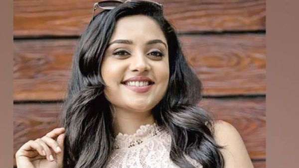 சத்யராஜிடம் தான் அதை கத்துக்கிறேன்.. தடம் நாயகி ஸ்முருதி வெங்கட்!