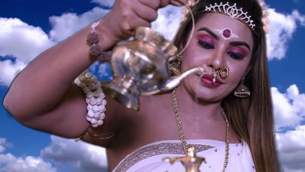 ஆஹா, என்னாச்சு ஶ்ரீரெட்டிக்கு... இந்த வீடியோ வேற லெவலா இல்ல இருக்கு... இது இவரோட இன்னொரு முகமா?