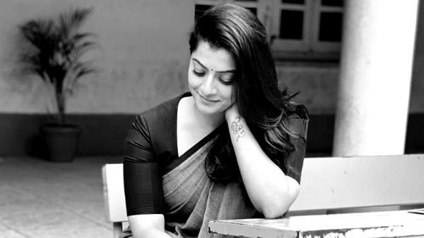 பார்ட்னர் நீ வெட்கப்படுறீயா.. வரலக்‌ஷ்மியின் போட்டோவை பார்த்து பங்கமாக கலாய்த்த பிரசன்னா!