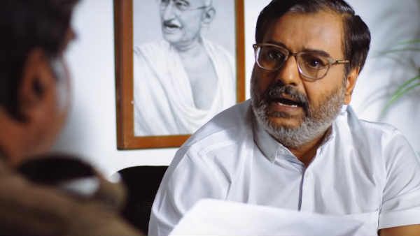 பொதுமக்களின் வாட்ஸ் அப் ஸ்டேட்டஸ்களை ஆக்கிரமித்த விவேக்!