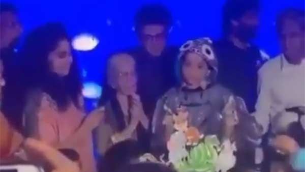 நண்பர்கள், உறவினர்கள் சூழ... 'குட்டித் தல' பர்த் டேவை கொண்டாடிய அஜித்... வைரலாகும் வீடியோ